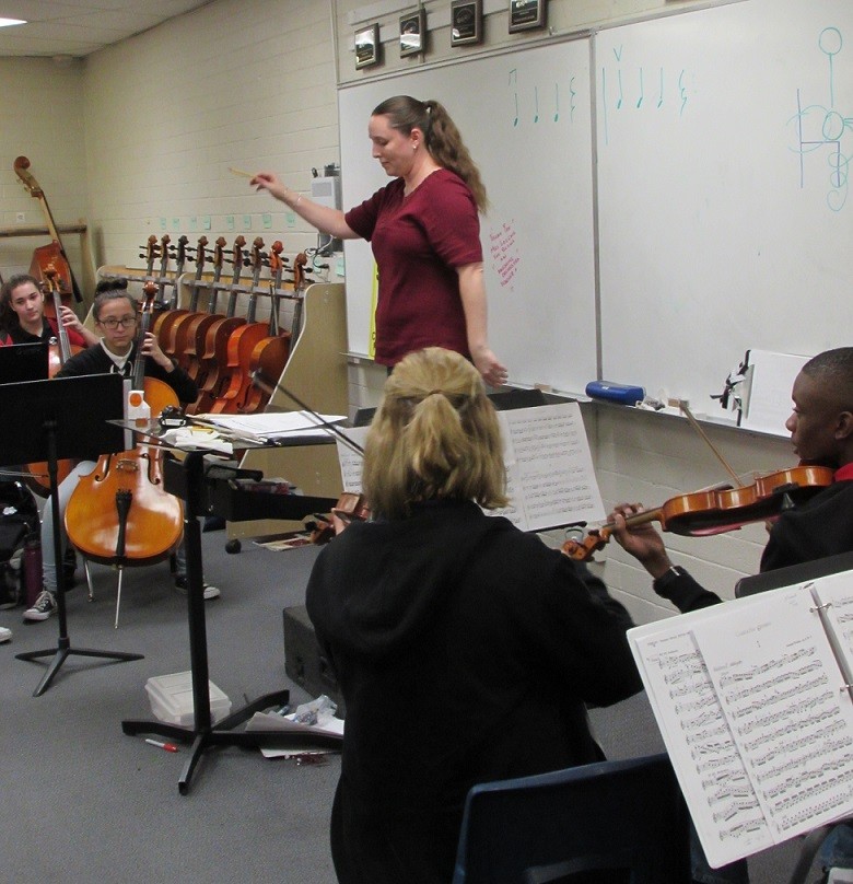 Kathryn Greene teaching her orchestra students