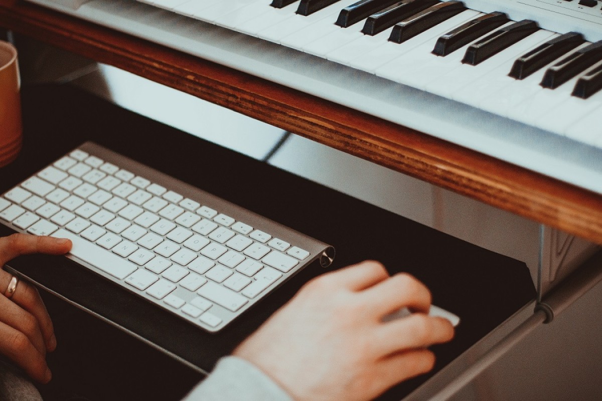 Computer keyboard and mouse with piano keyboard 