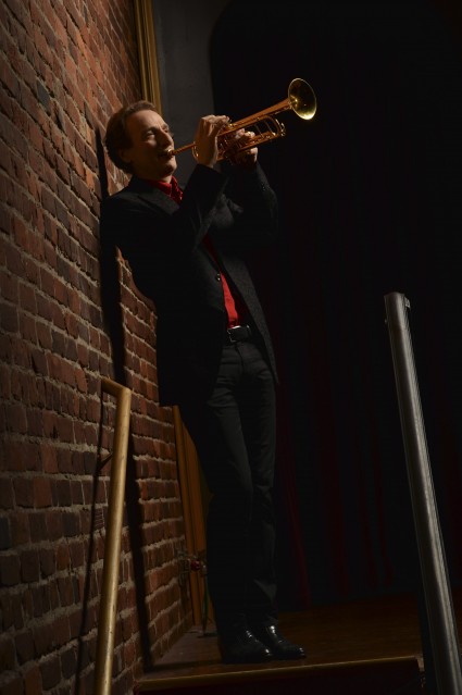 Allen Vizzutti playing trumpet