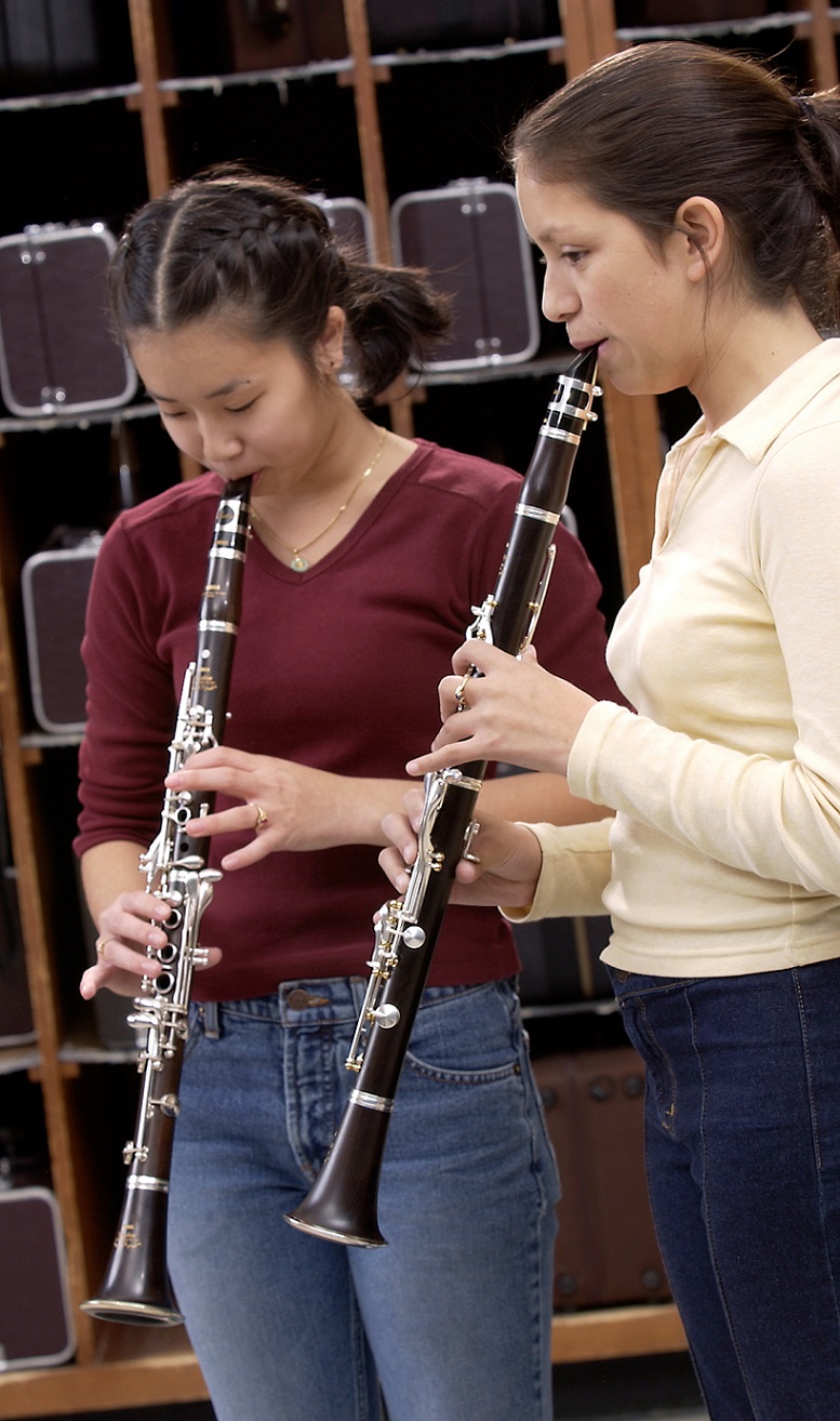 two female clarinet students