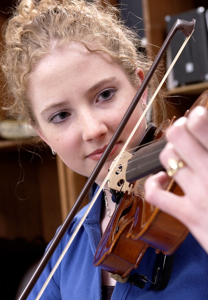 female student violin