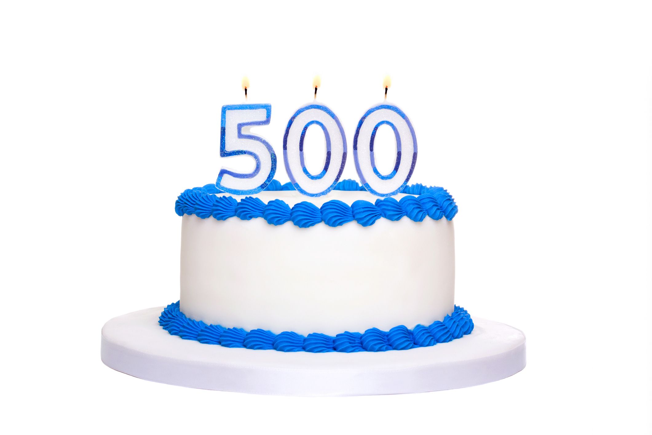 Birthday cake with candles reading 500