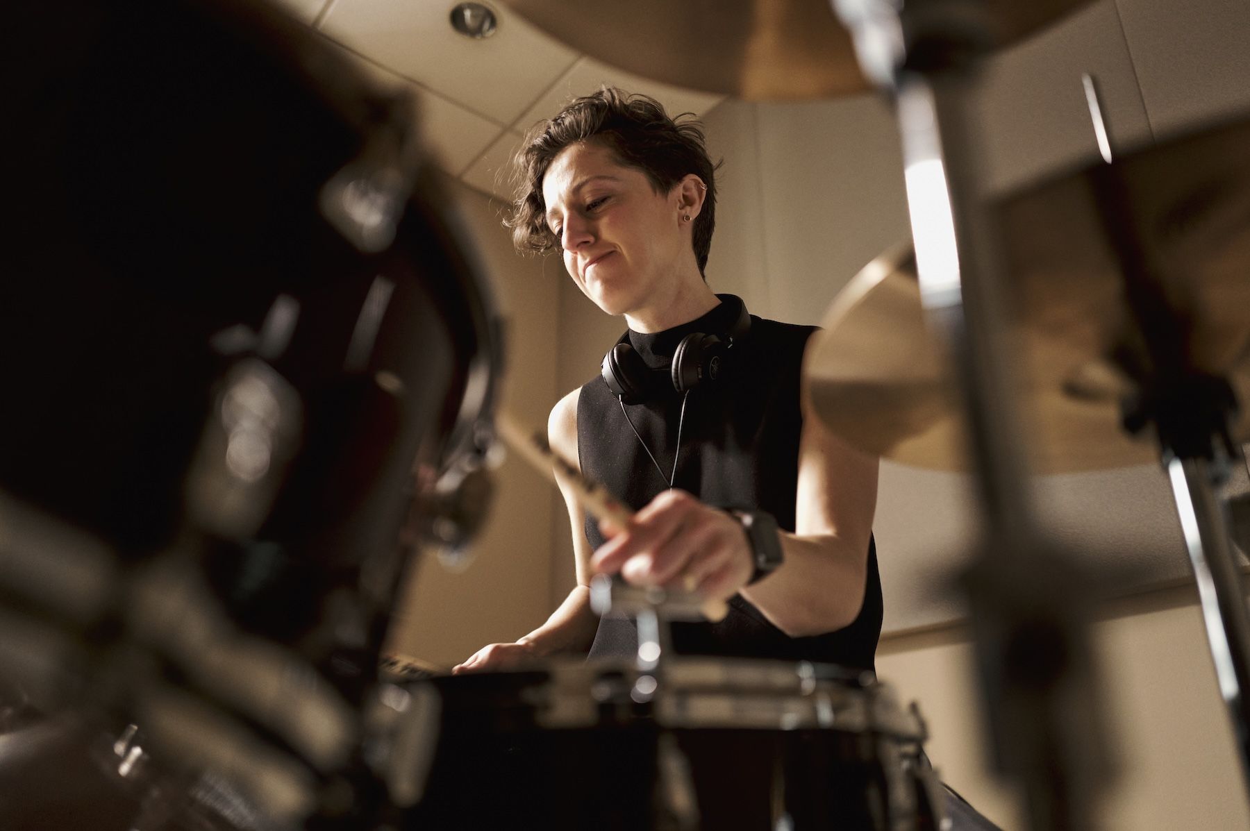 hero image of Elena Bonomo playing drums