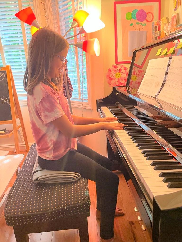 proper sitting pose at piano