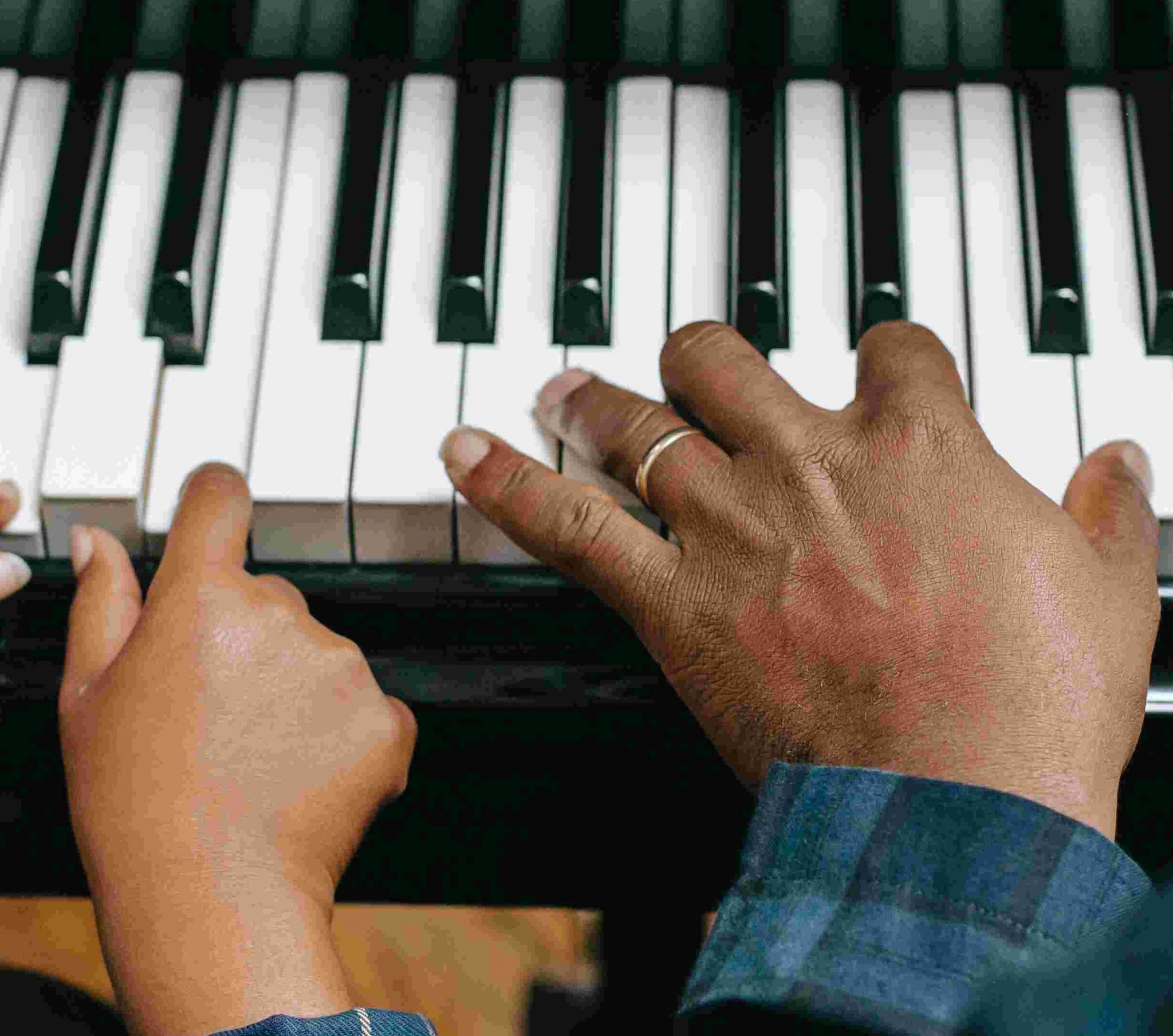 What’s the Difference Between a Grand Piano and an Upright Piano?