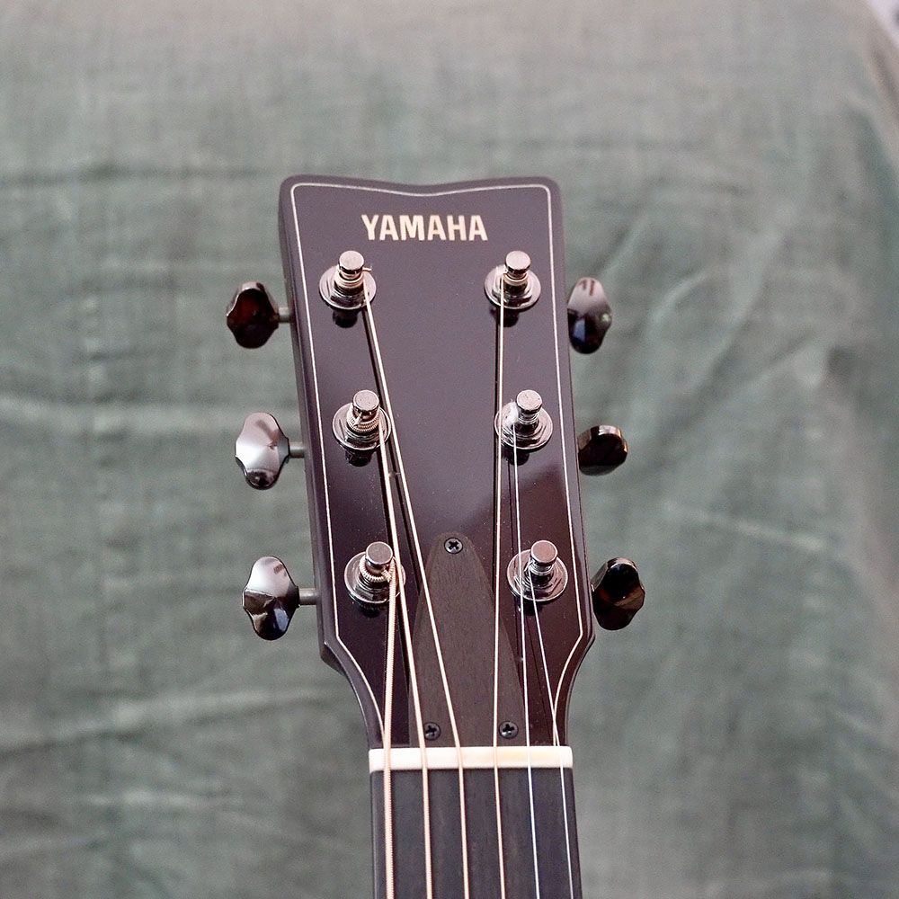Yamaha FG9 M Mahogany guitare acoustique folk avec étui et