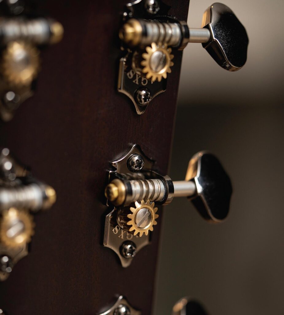 Acoustic guitar tuning heads.