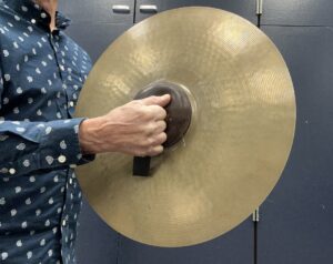 how to play the cymbals