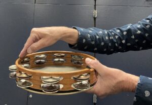 how to play the tambourine