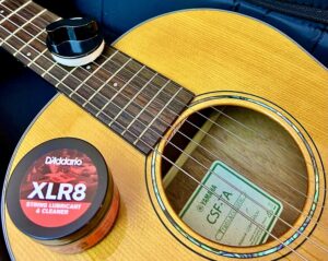 using string lubricant on guitar