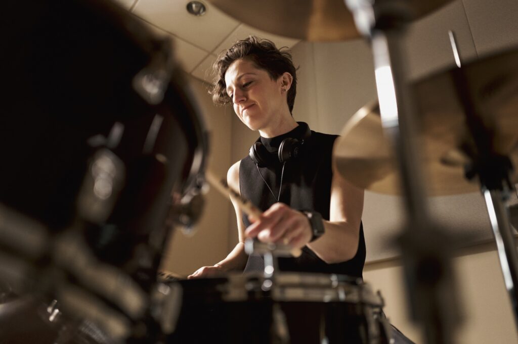 hero image of Elena Bonomo playing drums