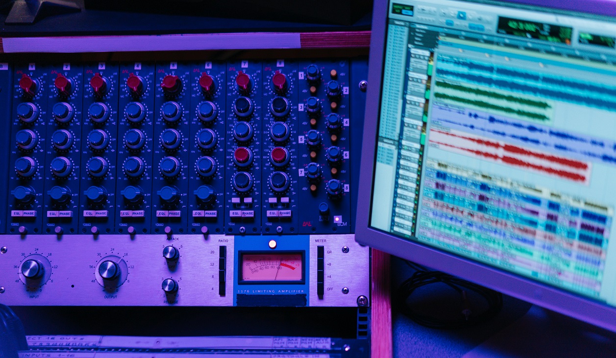 sound mixing console