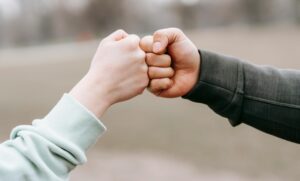 fist bump 