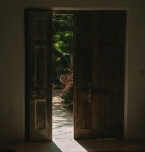 open door 