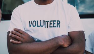 someone wearing a t-shirt that says "volunteer"